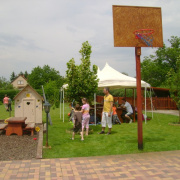 NID-825_csaladinap00002.jpg