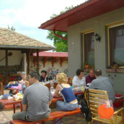 NID-825_csaladinap00004.jpg