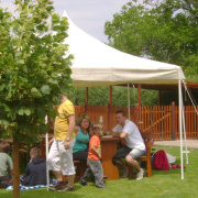 NID-825_csaladinap00005.jpg