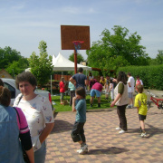 NID-825_csaladinap00036.jpg