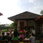 NID-825_csaladinap00062.jpg