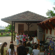 NID-825_csaladinap00066.jpg